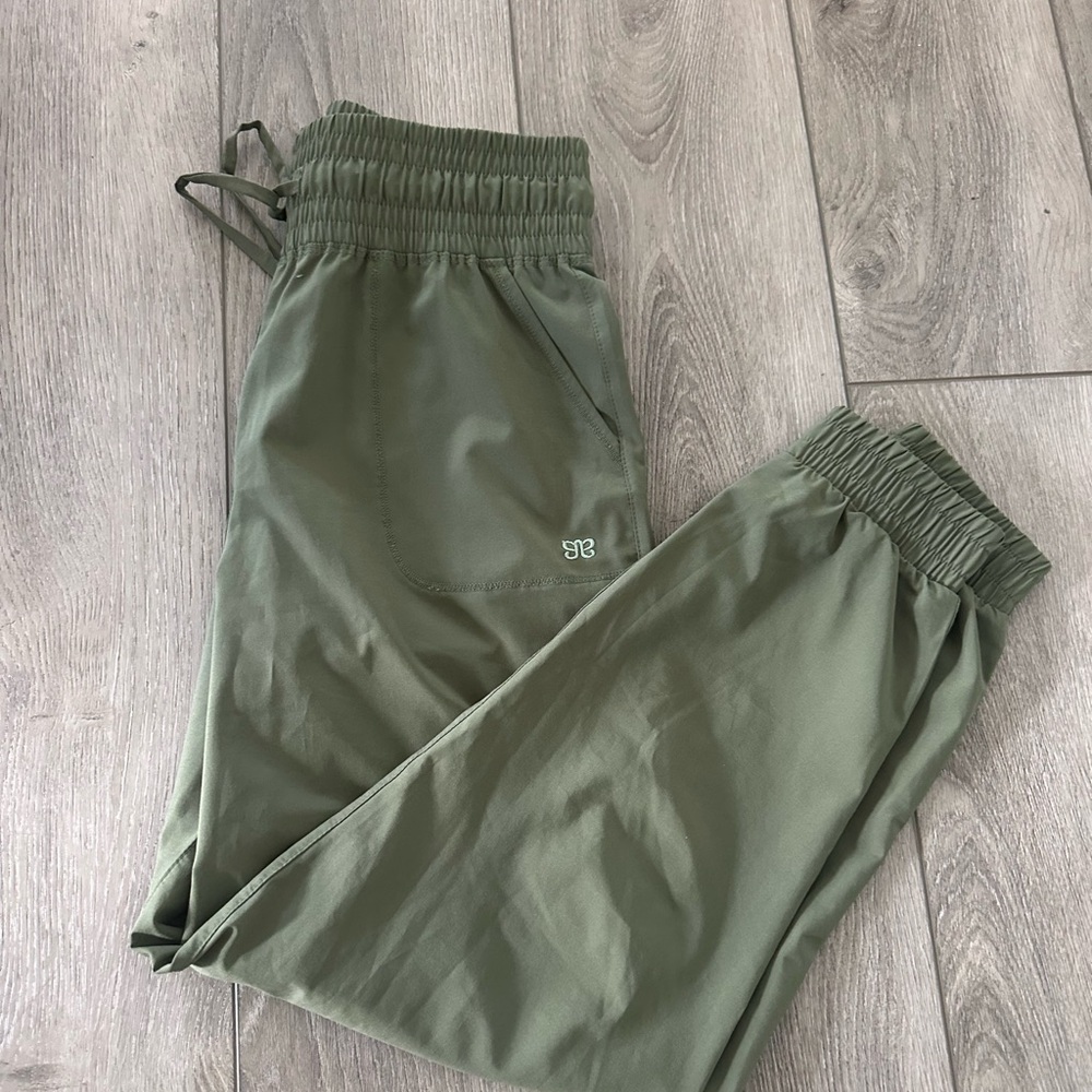 Women’s Albion Destination Joggers - Olive Green